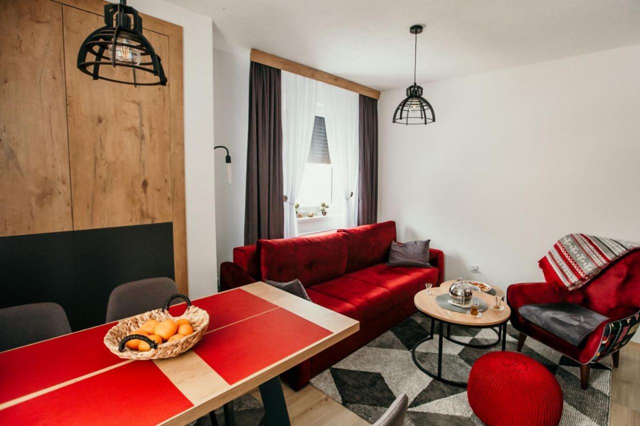 Wolf Apartments ยาโฮรินา ภายนอก รูปภาพ