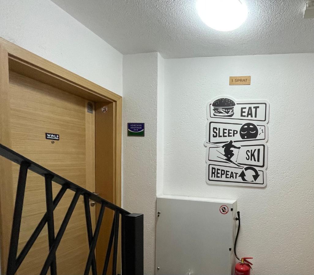 Wolf Apartments ยาโฮรินา ภายนอก รูปภาพ